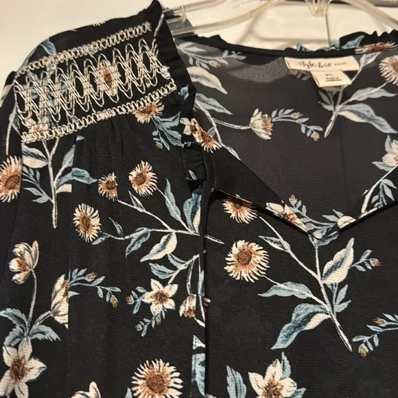 ⚡️Gone! Style & Co black floral blouse, size PL, petite large - Picture 2 of 4